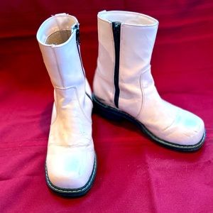 John Fluevog Bondgirl Fshoes Chelsea style, light pink, w/zipper, size 9.5.